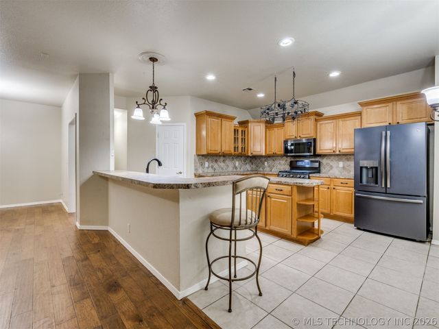 5080 S 195 Place E, Broken Arrow, OK 74014