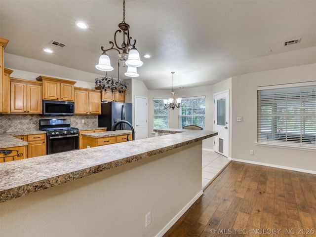 5080 S 195 Place E, Broken Arrow, OK 74014