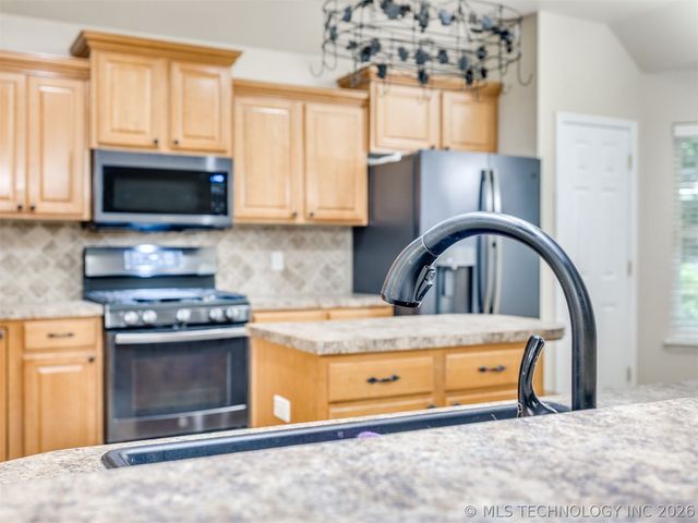 5080 S 195 Place E, Broken Arrow, OK 74014