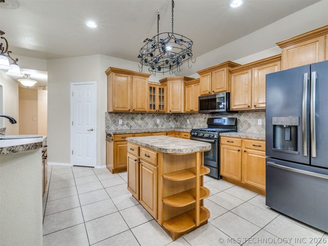 5080 S 195 Place E, Broken Arrow, OK 74014