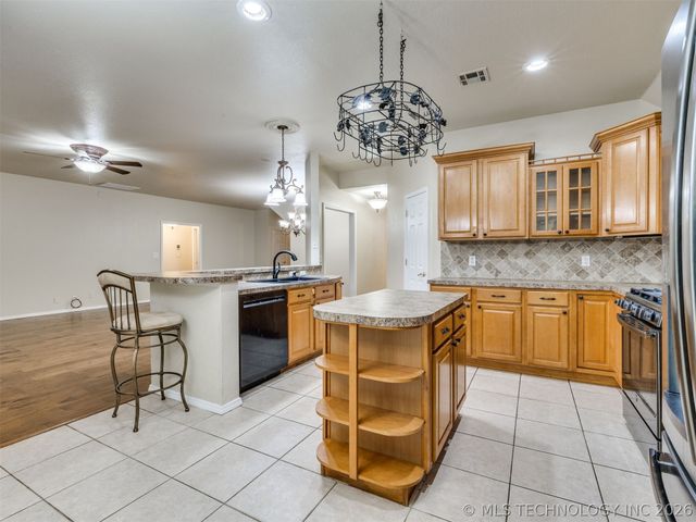 5080 S 195 Place E, Broken Arrow, OK 74014