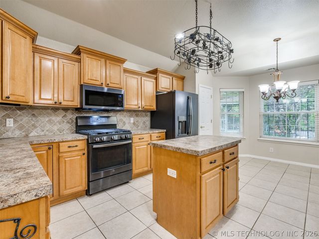 5080 S 195 Place E, Broken Arrow, OK 74014