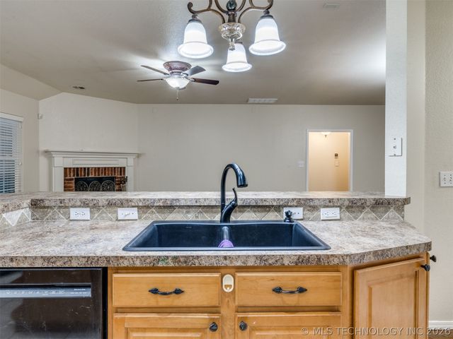 5080 S 195 Place E, Broken Arrow, OK 74014