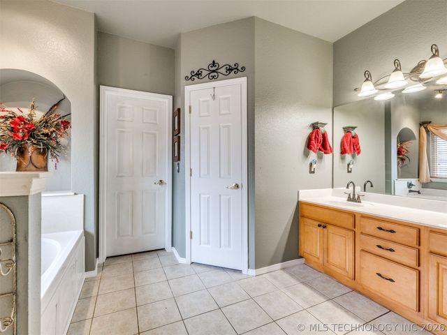 5080 S 195 Place E, Broken Arrow, OK 74014