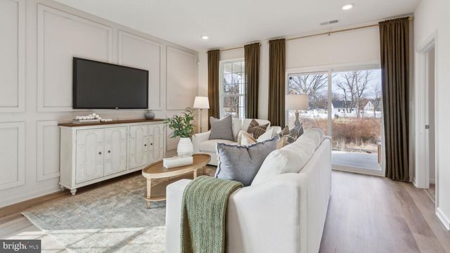 100 DELHAAS CIR, Bristol, PA 19007