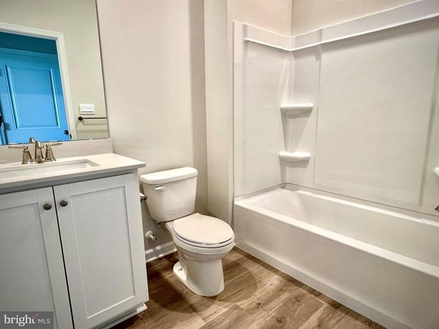 100 DELHAAS CIR, Bristol, PA 19007