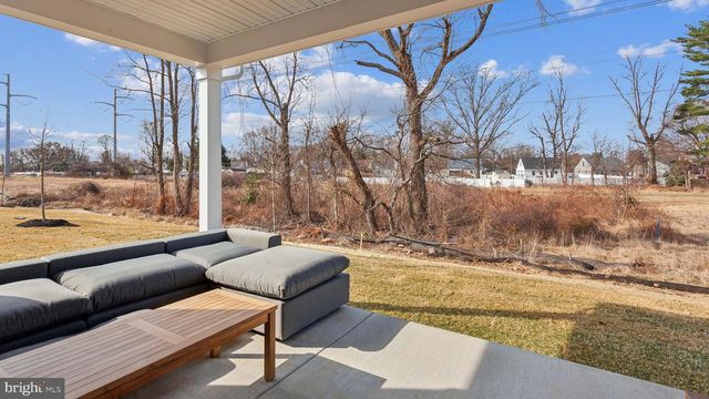 100 DELHAAS CIR, Bristol, PA 19007
