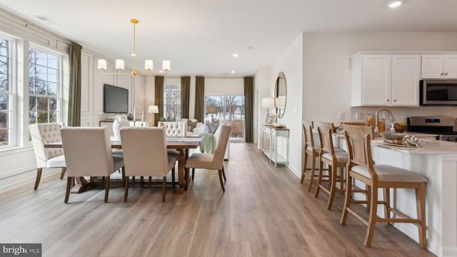 100 DELHAAS CIR, Bristol, PA 19007