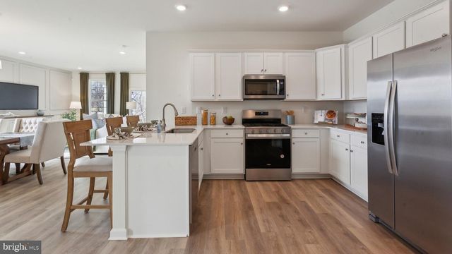 100 DELHAAS CIR, Bristol, PA 19007