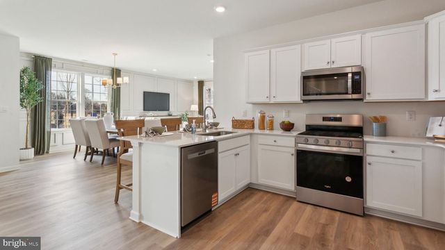 100 DELHAAS CIR, Bristol, PA 19007