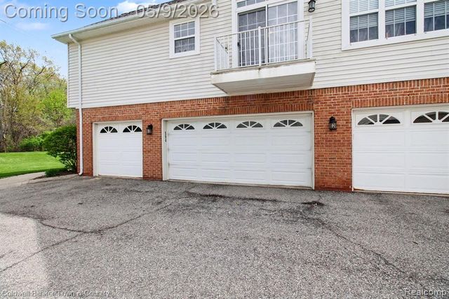 594 Olde English Circle, Howell, MI 48855