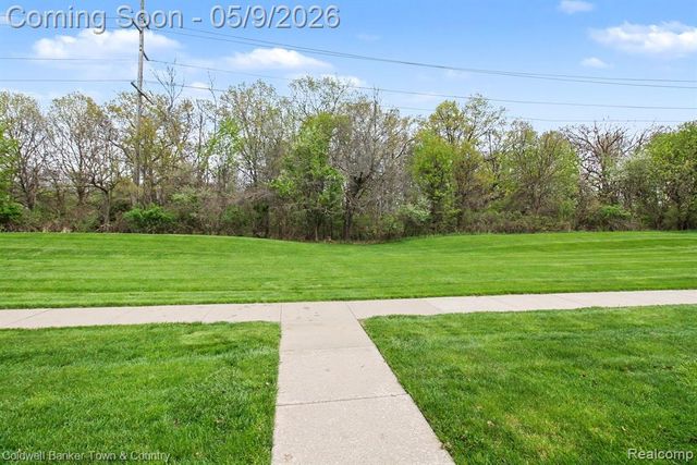 594 Olde English Circle, Howell, MI 48855