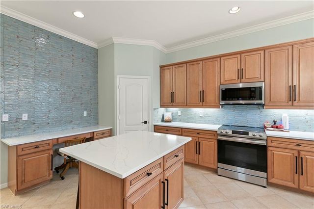 8503 Laurel Lakes CV, Naples, FL 34119