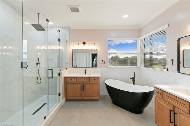 8503 Laurel Lakes CV, Naples, FL 34119