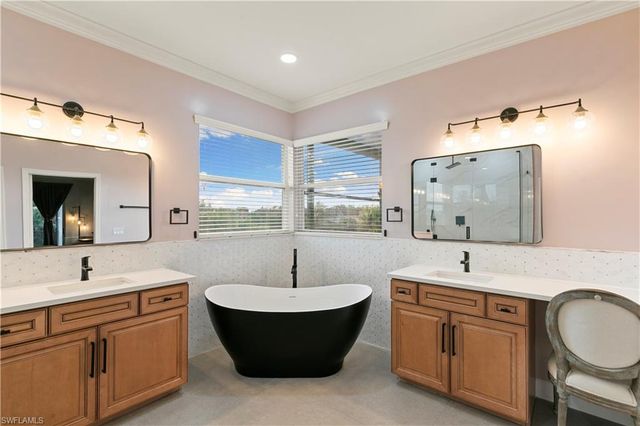 8503 Laurel Lakes CV, Naples, FL 34119