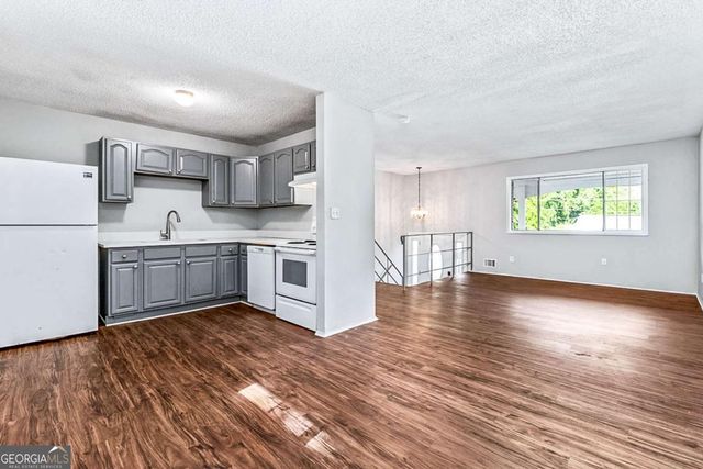 5954 Baywood Lane, Riverdale, GA 30296