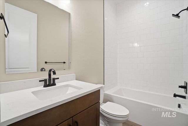 834 N Falling Water Way, Eagle, ID 83616