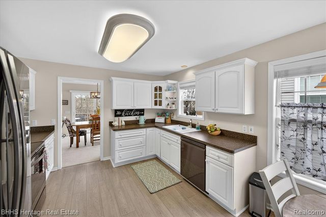 326 Victoria Park Drive 38, Howell, MI 48843