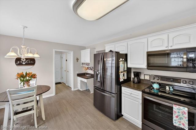 326 Victoria Park Drive 38, Howell, MI 48843