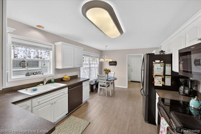 326 Victoria Park Drive 38, Howell, MI 48843