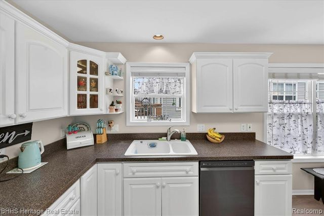326 Victoria Park Drive 38, Howell, MI 48843