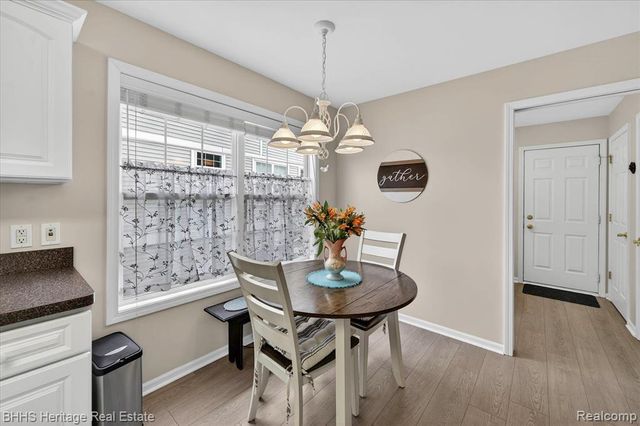 326 Victoria Park Drive 38, Howell, MI 48843