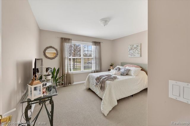 326 Victoria Park Drive 38, Howell, MI 48843