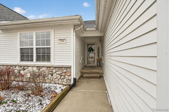326 Victoria Park Drive 38, Howell, MI 48843