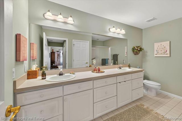 326 Victoria Park Drive 38, Howell, MI 48843