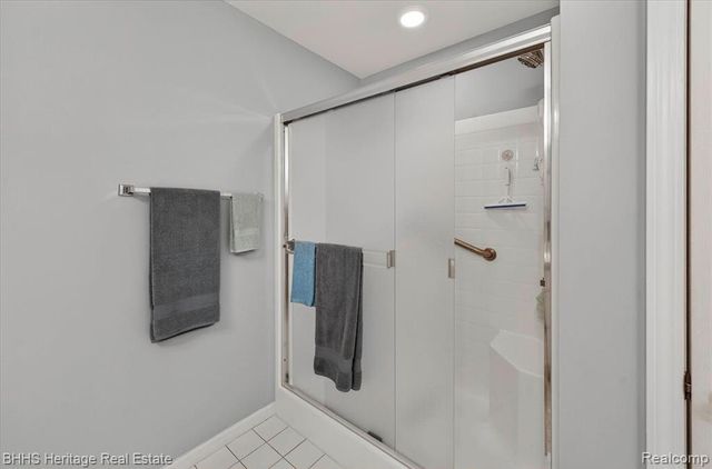 326 Victoria Park Drive 38, Howell, MI 48843