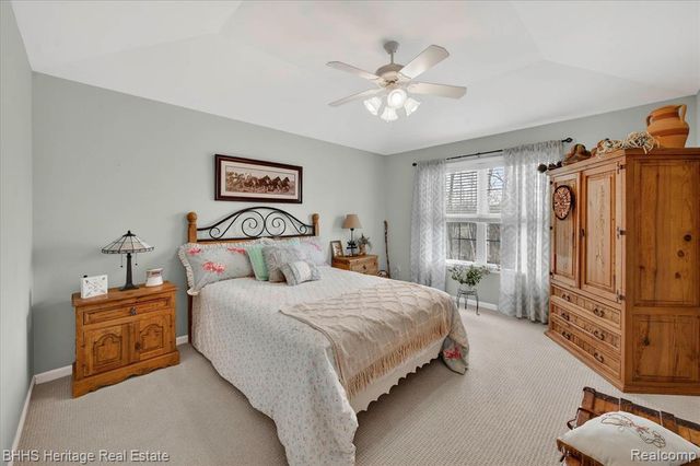 326 Victoria Park Drive 38, Howell, MI 48843