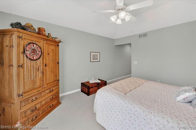 326 Victoria Park Drive 38, Howell, MI 48843