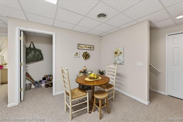 326 Victoria Park Drive 38, Howell, MI 48843