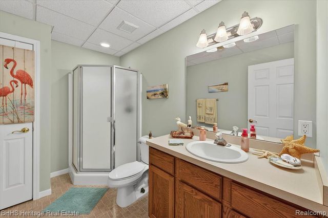 326 Victoria Park Drive 38, Howell, MI 48843