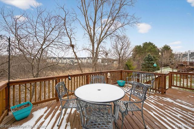 326 Victoria Park Drive 38, Howell, MI 48843