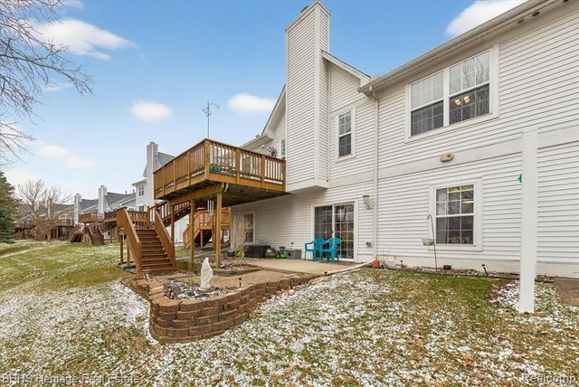 326 Victoria Park Drive 38, Howell, MI 48843