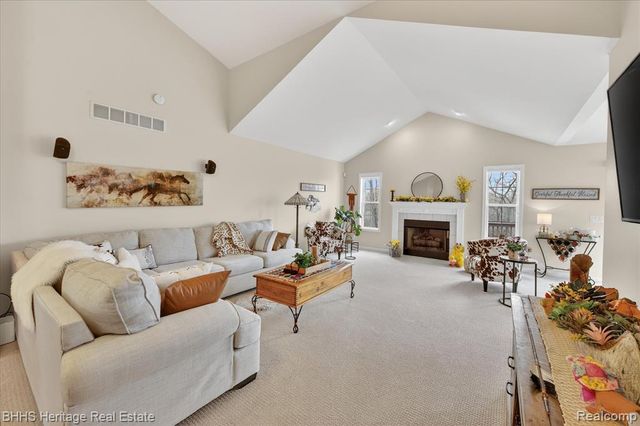 326 Victoria Park Drive 38, Howell, MI 48843