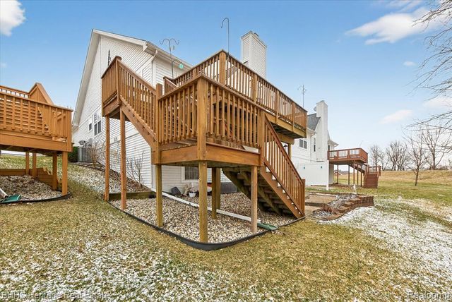 326 Victoria Park Drive 38, Howell, MI 48843