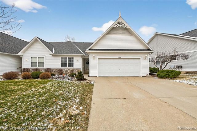 326 Victoria Park Drive 38, Howell, MI 48843