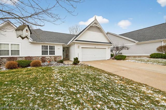 326 Victoria Park Drive 38, Howell, MI 48843
