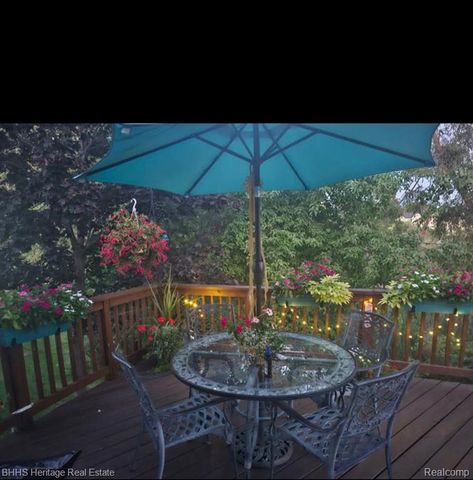 326 Victoria Park Drive 38, Howell, MI 48843