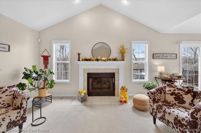 326 Victoria Park Drive 38, Howell, MI 48843