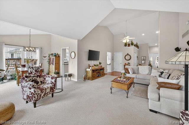 326 Victoria Park Drive 38, Howell, MI 48843