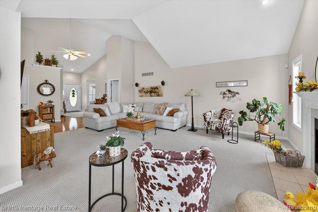 326 Victoria Park Drive 38, Howell, MI 48843