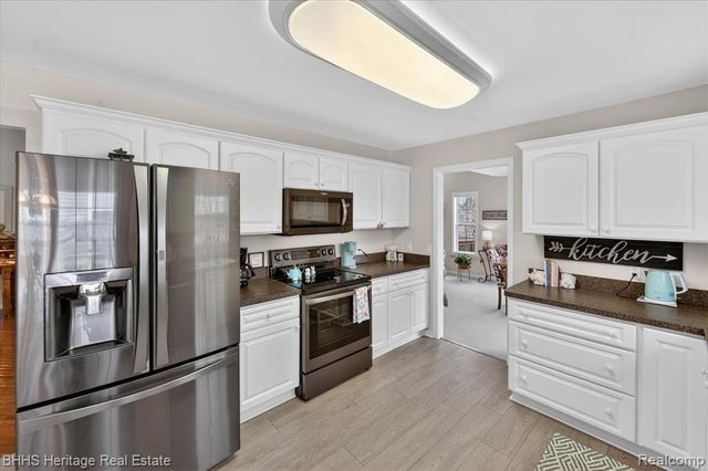 326 Victoria Park Drive 38, Howell, MI 48843