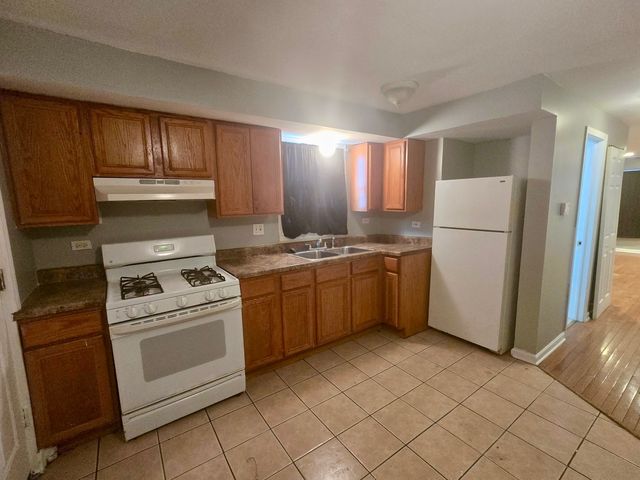 7011 S East End Avenue A, Chicago, IL 60649