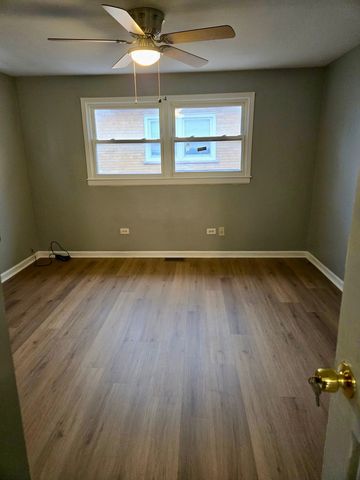 7011 S East End Avenue A, Chicago, IL 60649