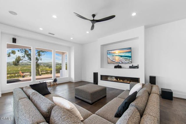 5927 St Maarten Drive, Moorpark, CA 93021