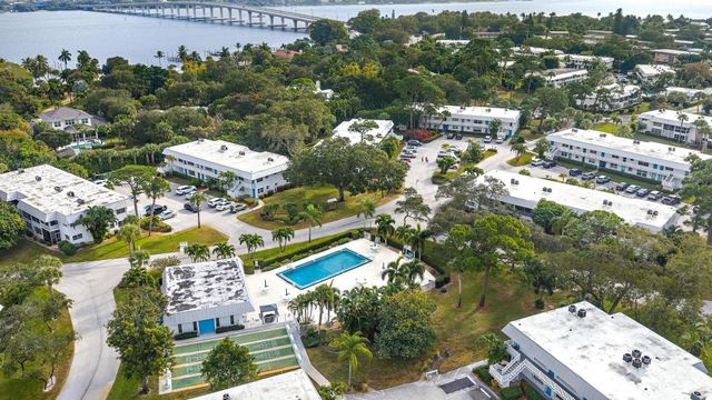 2929 SE Ocean Boulevard 103-2, Stuart, FL 34996