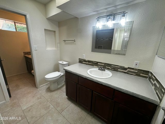 8737 E JACKRABBIT Road, Scottsdale, AZ 85250